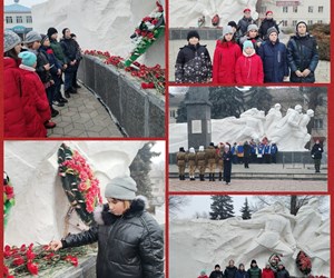 Митинг, посвящённый освобождению Зернограда от немецко-фашистских захватчиков